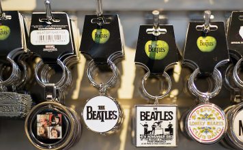 Quyền sở hữu thương hiệu “Apple” thuộc về ai? Quyền sở hữu thương hiệu “Apple” thuộc về ai?