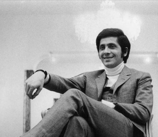 Valentino Garavani: Fashion Icon với “bộ cánh đỏ” đẳng cấp