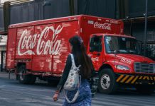 Coca-Cola vượt mặt Pepsi trong năm 2023: Bài học từ chiến lược tập trung và nhượng quyền đóng chai