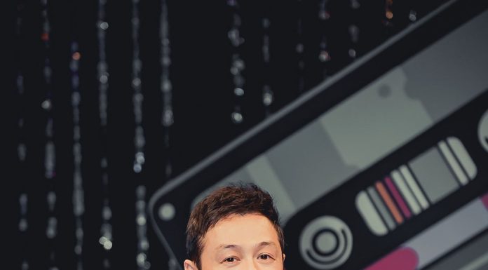 MC Anh Tuấn: Trải lòng về những lúc “bay” và “điên”, chân vẫn chạm đất. MC Anh Tuấn: Trải lòng về những lúc “bay” và “điên”, chân vẫn chạm đất.