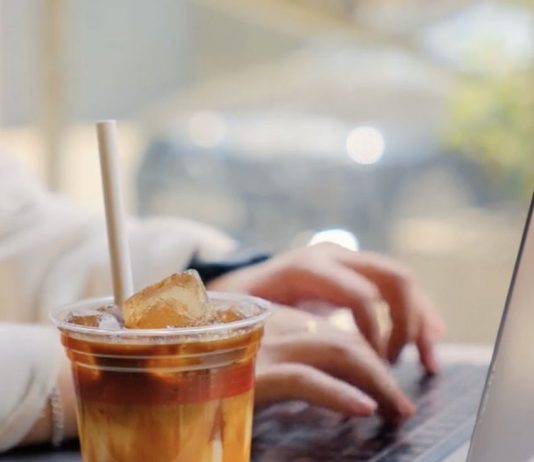 Bắt đầu ngày mới với một ly cà phê: Chiến lược marketing F&B chinh phục giới trẻ